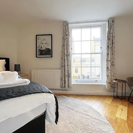 Quirky 3 Bedroom Town House In Clifton, Bristol