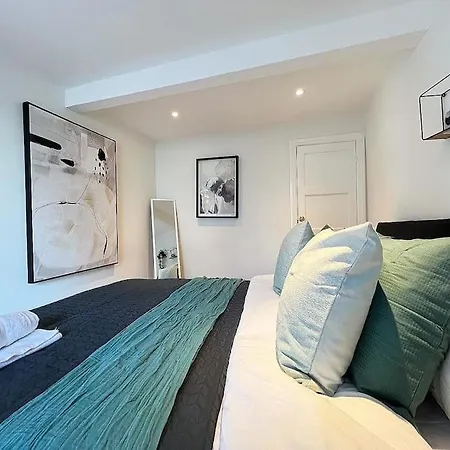 Quirky 3 Bedroom Town House In Clifton, Готель 3*